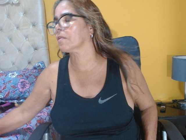 rousse-sexyandhot live cam on BongaCams