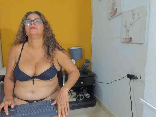 rousse-sexyandhot webcam
