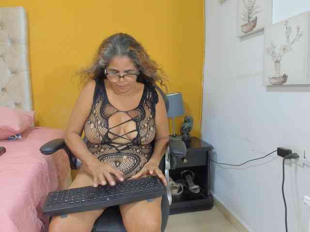 rousse-sexyandhot webcam
