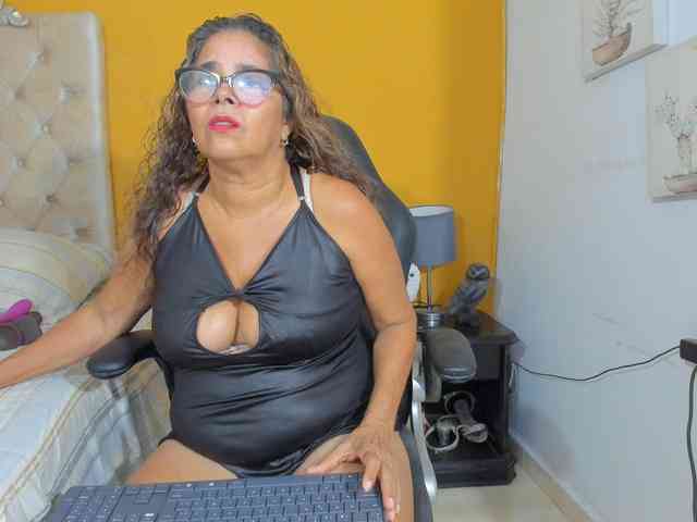 rousse-sexyandhot webcam