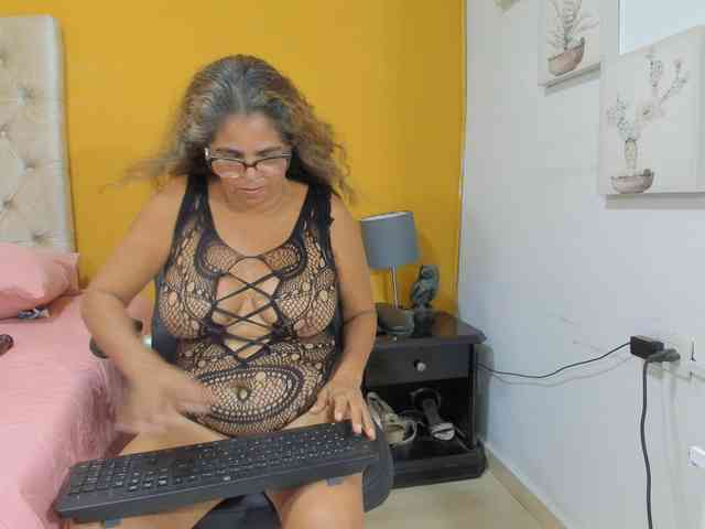 rousse-sexyandhot webcam