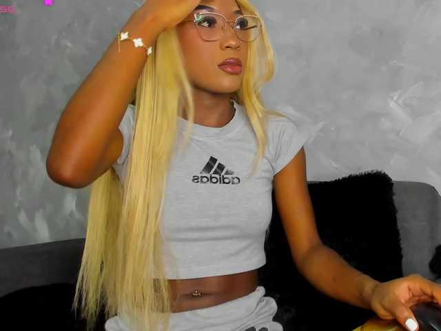Deyymadisson live cam on BongaCams