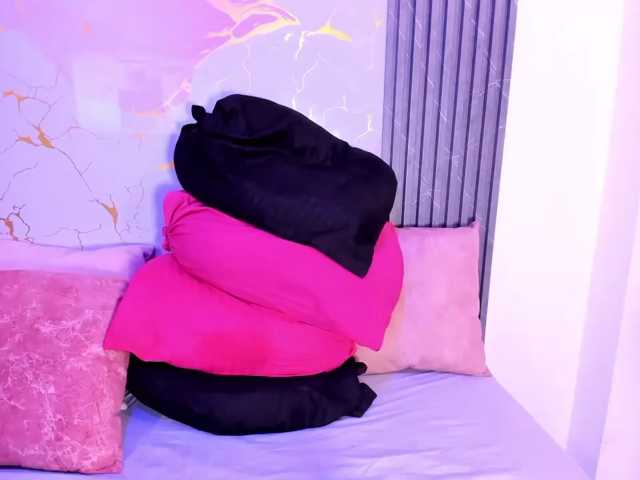 VeronicaLodge23 live cam on BongaCams