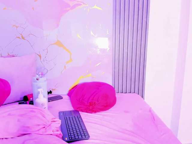 VeronicaLodge23 live cam on BongaCams