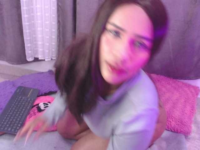 Lulusquirt live webcam show
