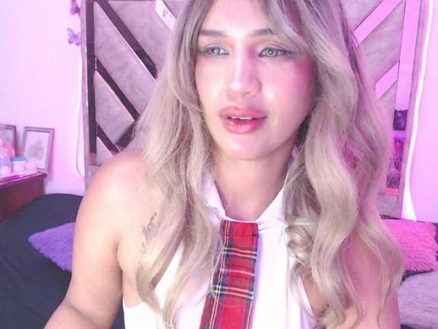 Lulusquirt live webcam show