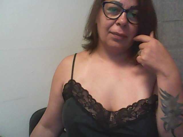 Diamonddesiree live cam on BongaCams