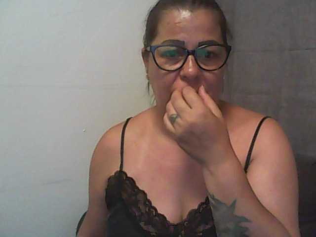 Diamonddesiree live cam on BongaCams