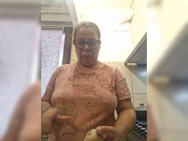 Adele13 webcam