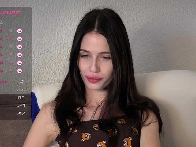 insatiable-bitch — live female cam