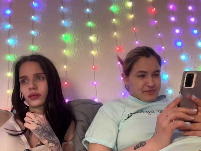 le modèle _WantYou_ est en webcam porno dans un show sur le site bongacams, il possède les tags suivants: White/Caucasian,Brunette,Hairy
