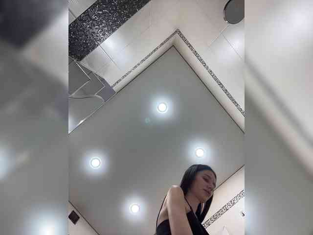 Model: _SweetZoe_