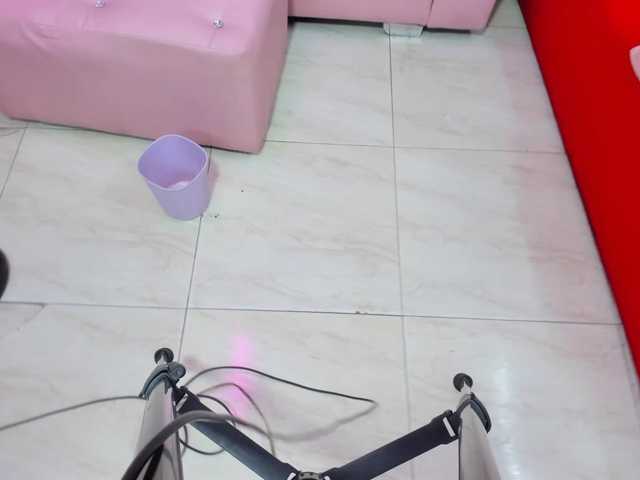 beautiful-skinny live cam on BongaCams