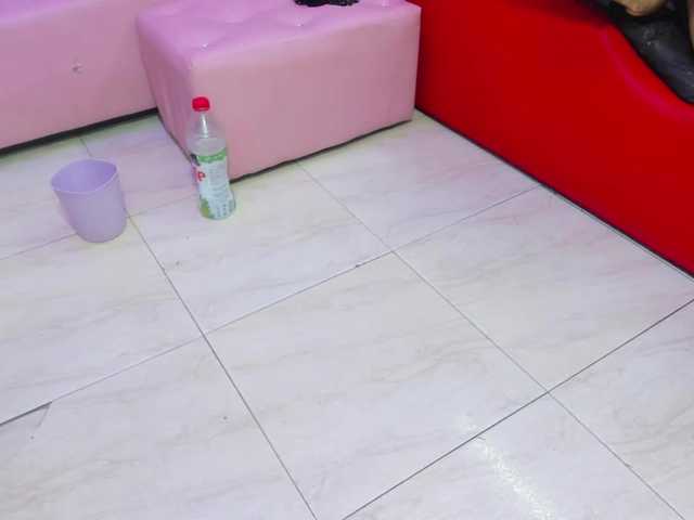 beautiful_skinny — live couple cam