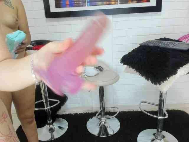 Fetish_girls_xxx webcam