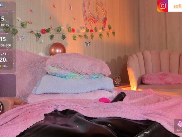 Sofi-Blossom live cam on BongaCams