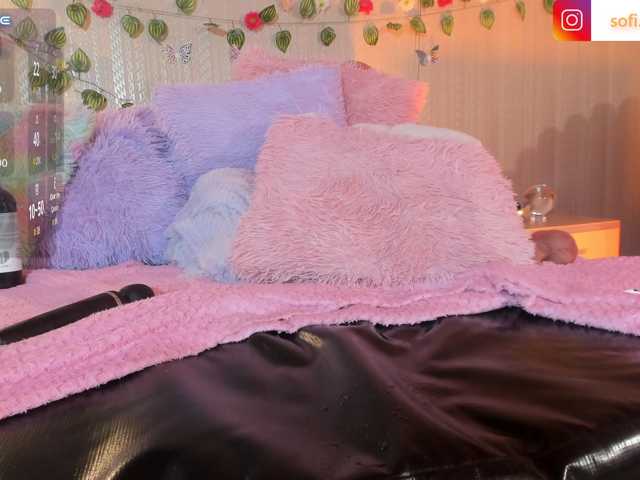 Sofi-Blossom live cam on BongaCams