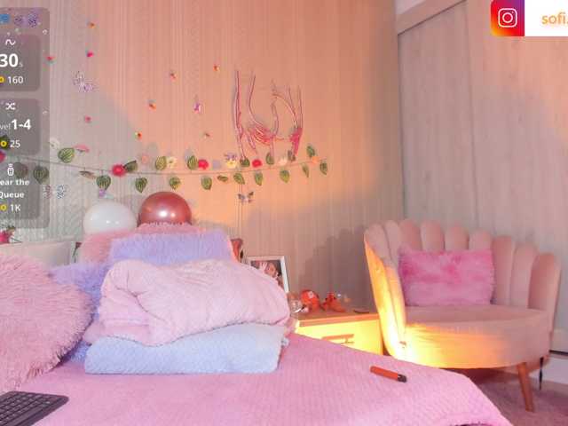 Sofi-Blossom live cam on BongaCams