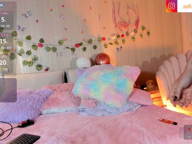 Sofi-Blossom live cam on BongaCams
