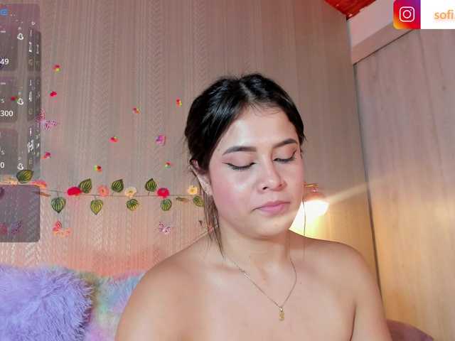 Sofi-Blossom live cam on BongaCams