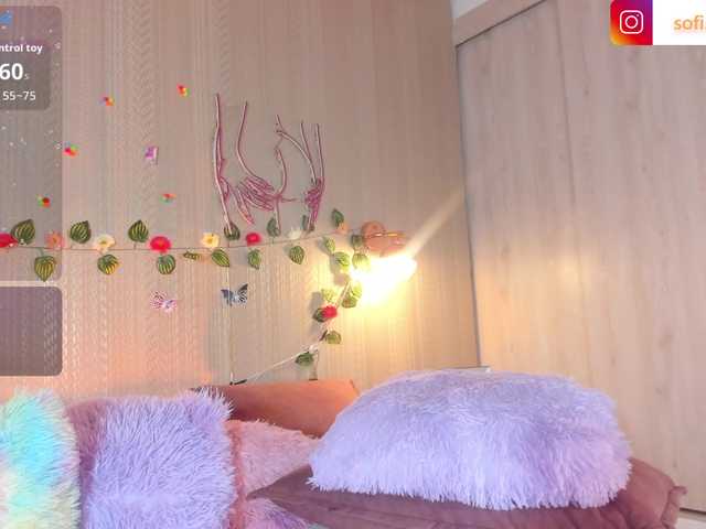 Sofi-Blossom live cam on BongaCams