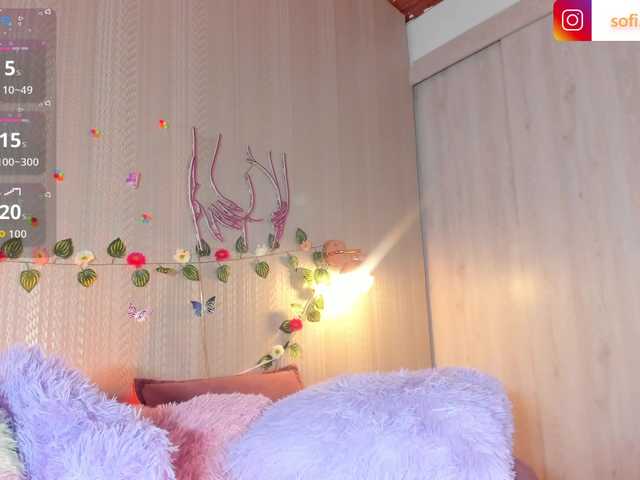 Sofi-Blossom live cam on BongaCams
