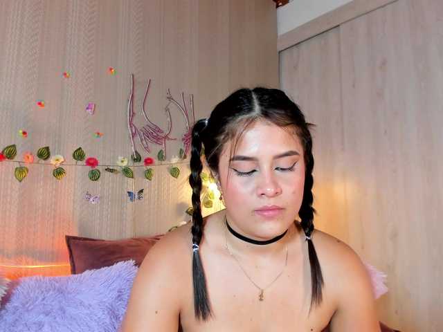 Sofi-Blossom live cam on BongaCams