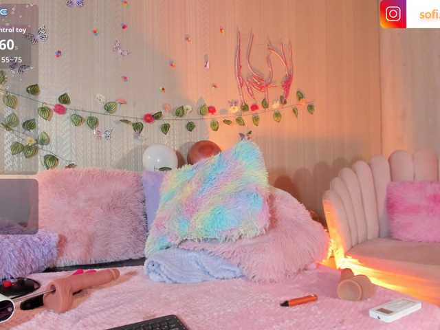 Sofi-Blossom live cam on BongaCams