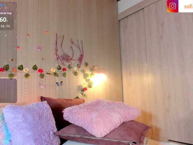 Sofi-Blossom live cam on BongaCams