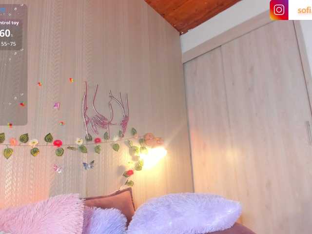 Sofi-Blossom live cam on BongaCams