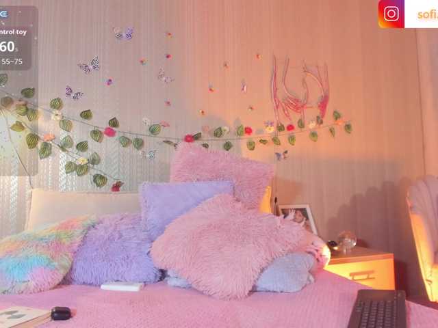 Sofi-Blossom live cam on BongaCams