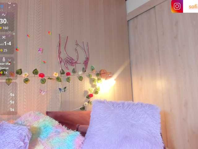 Sofi-Blossom live cam on BongaCams