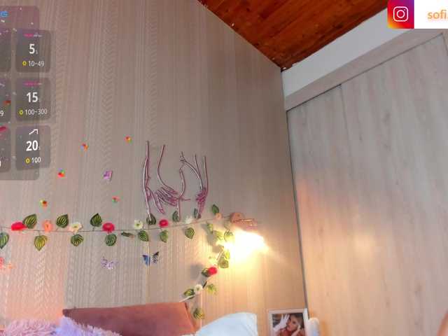 Sofi-Blossom live cam on BongaCams