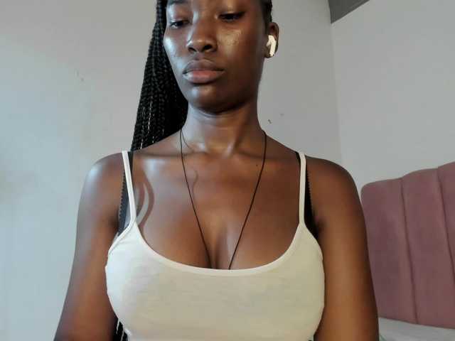 le modèle Tahira-20 est en webcam porno dans un show sur le site bongacams, il possède les tags suivants: Ebony,Brunette,Hairy