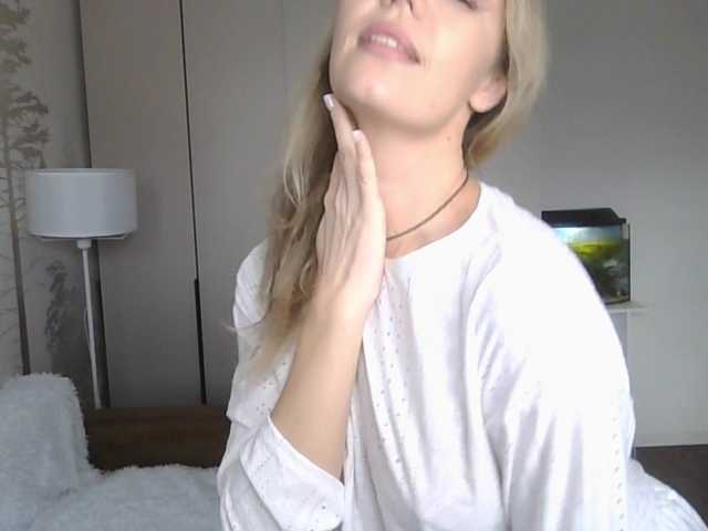 Kissz's BongaCams show and profile