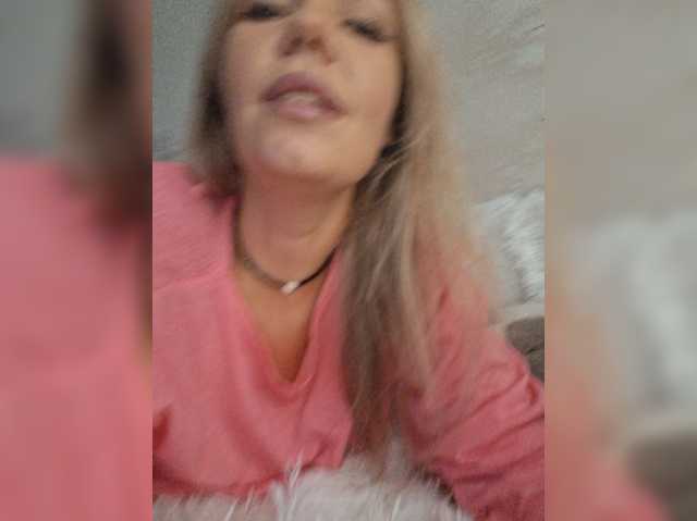 Kissz live cam on BongaCams