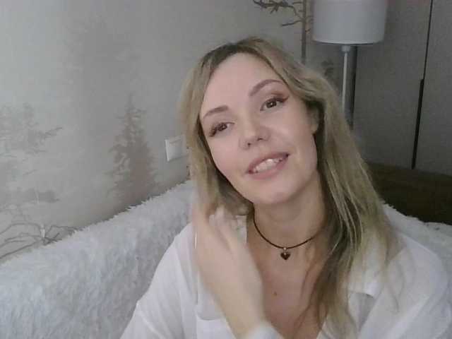 Kissz's BongaCams show and profile