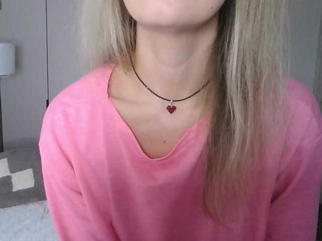 Kissz's BongaCams show and profile