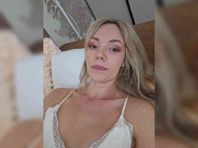 Red_Rose_98 webcam