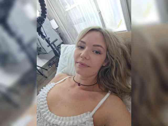Red_Rose_98 webcam
