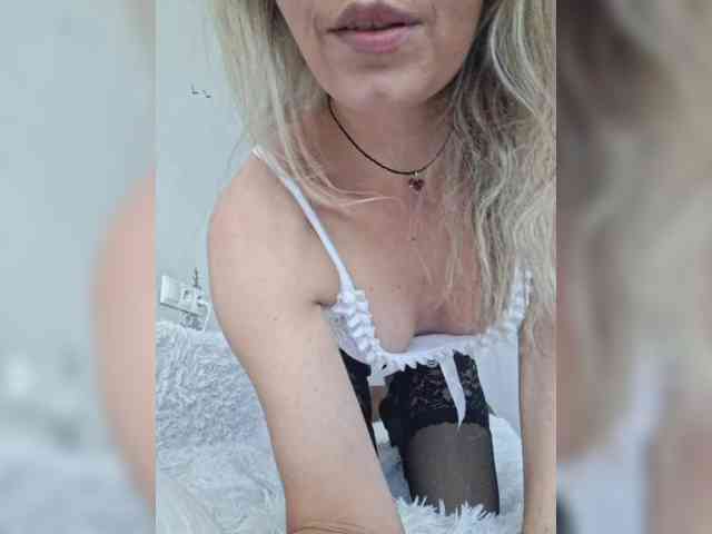 Red_Rose_98 webcam