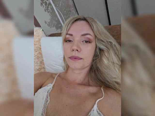 Red_Rose_98 webcam