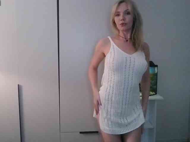 Red_Rose_98 webcam
