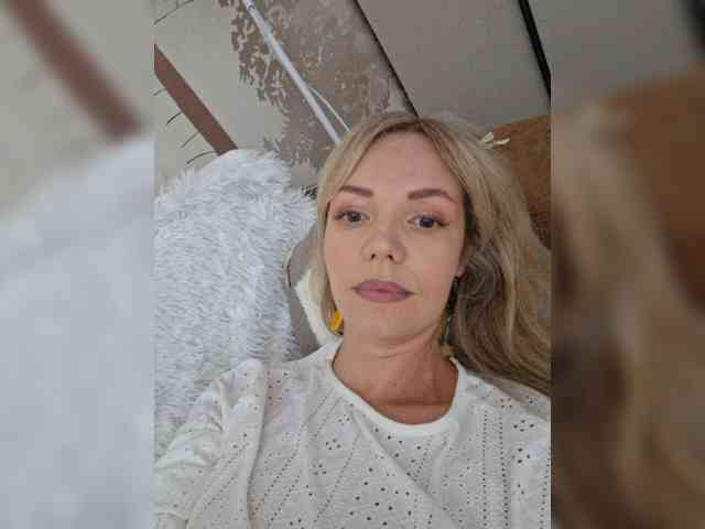 Red_Rose_98 webcam