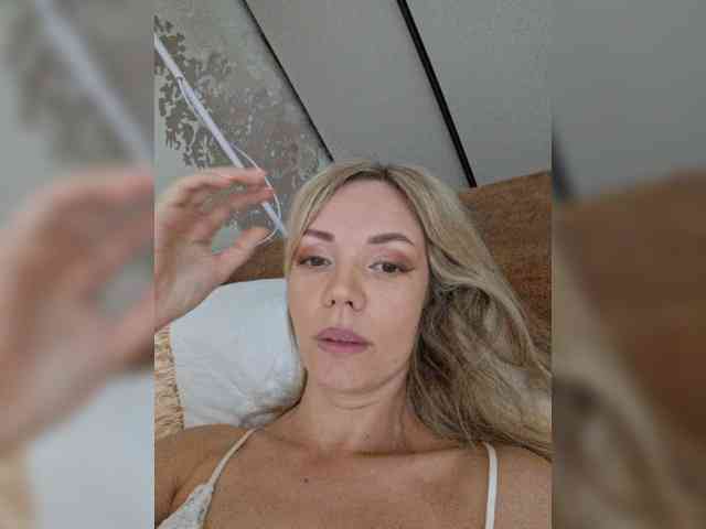 Red_Rose_98 webcam