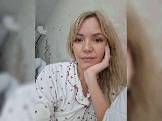 Red_Rose_98 webcam