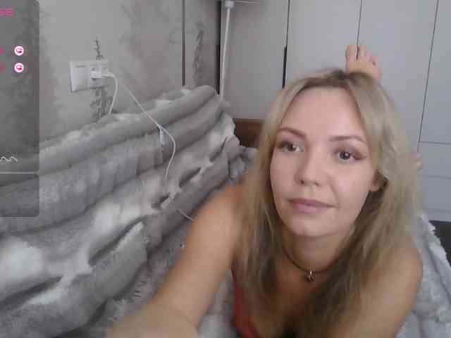Kissz Sex Cam Show