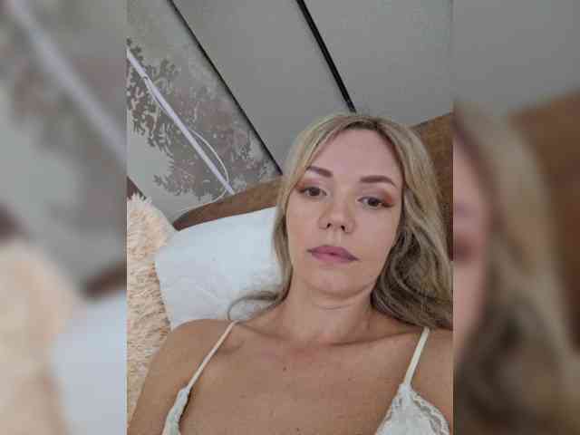 Red_Rose_98 webcam