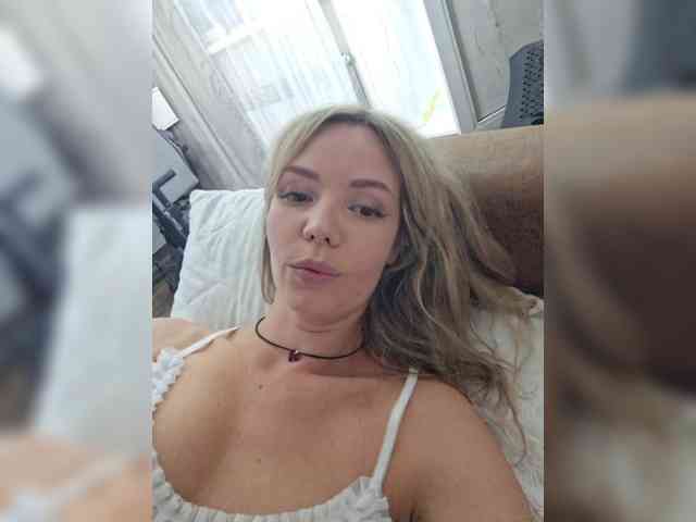 Red_Rose_98 webcam