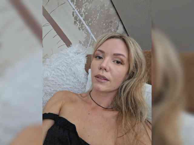 Red_Rose_98 webcam